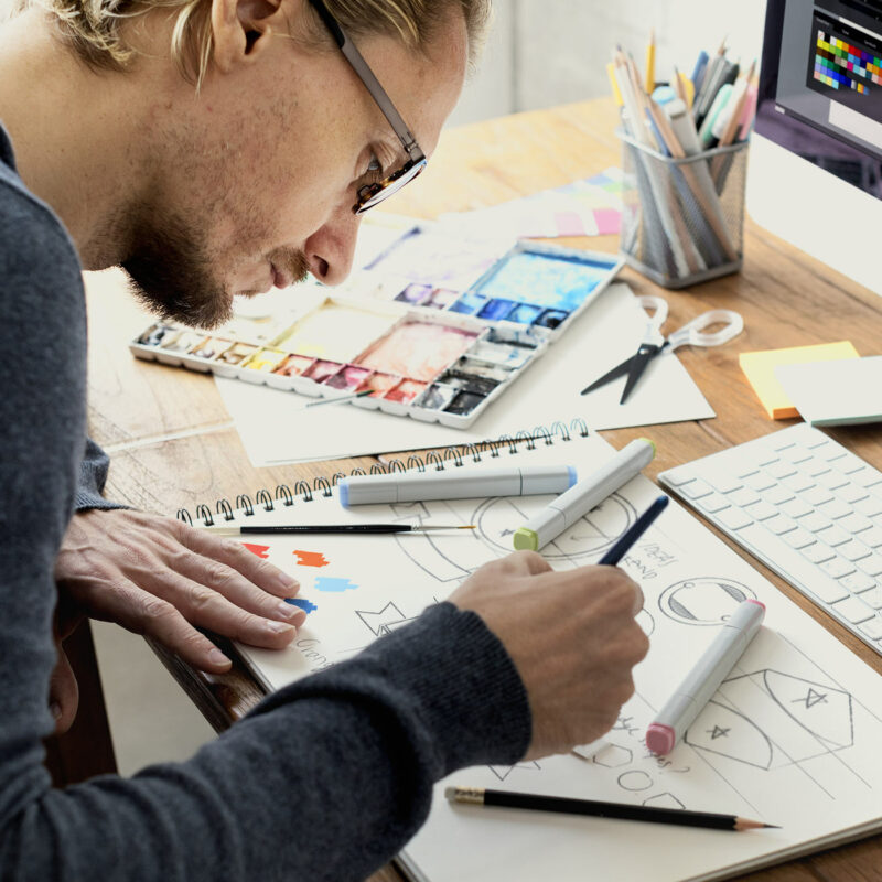 Designer à son bureau